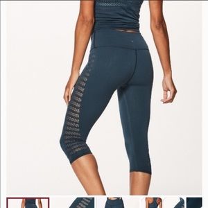Lululemon Reveal crop leggings